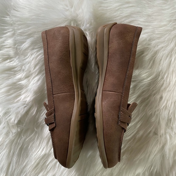 Brown LifeStride Phoebe Women's Slip-On Loafers - Picture 6 of 8